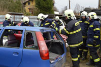 Výcvik osečenských hasičů s novým vyprošťovacím zařízením