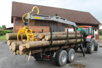 Vyvážecí přívěs a nakládací rameno