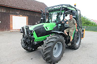 Traktor s příslušenstvím pro hospodaření v lesích města Osečná