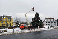 Stavění vánočního stromu 2025