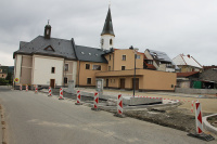 Revitalizace veřejného prostranství v ulici Školní je v plném proudu